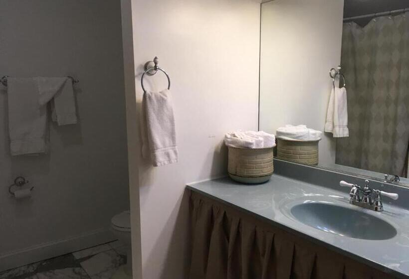 Номер Стандарт, Colts Neck Inn