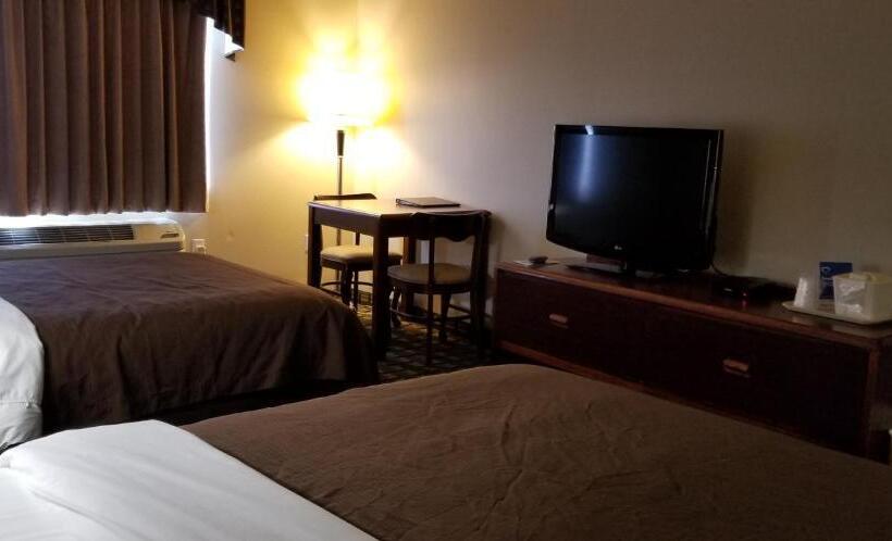 Номер Стандарт, Fairbridge Inn & Suites Batavia  Darien Amusement Park