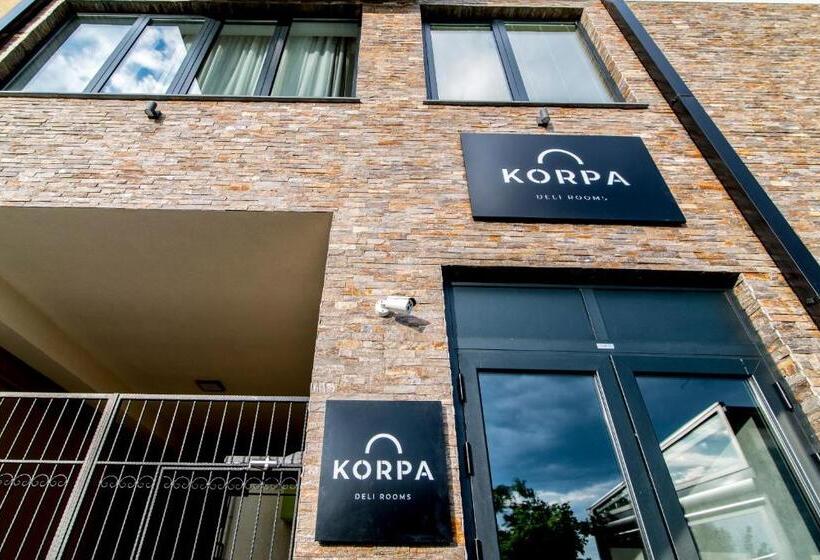 سوییت لوکس, Korpa Deli Rooms