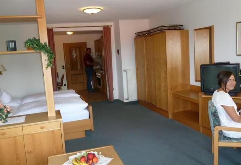 Люкс, Märchenwald