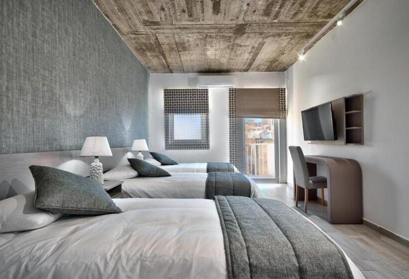 اتاق استاندارد سه تخته با بالکن, Cozy Rooms