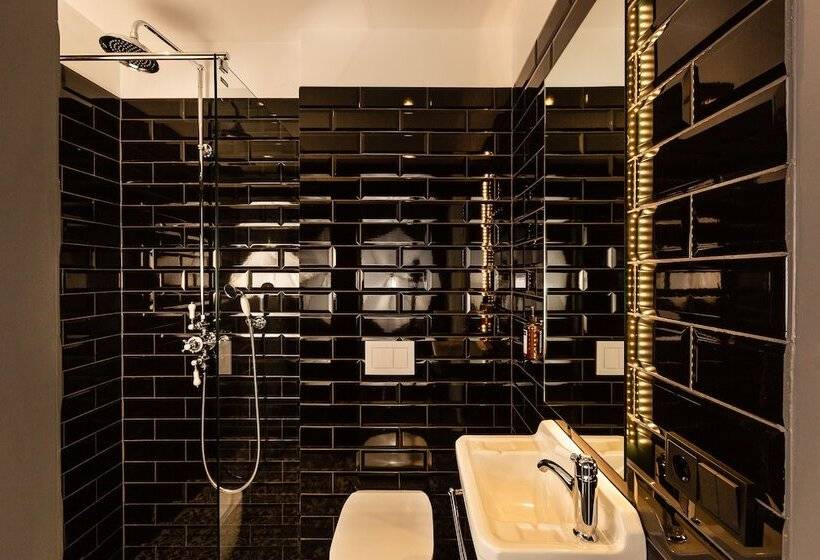 استودیوی لوکس, R13  A Townhouse