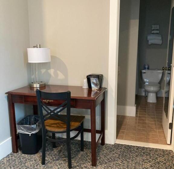 Номер Deluxe Кровать Кинг, Country Squire Inn And Suites