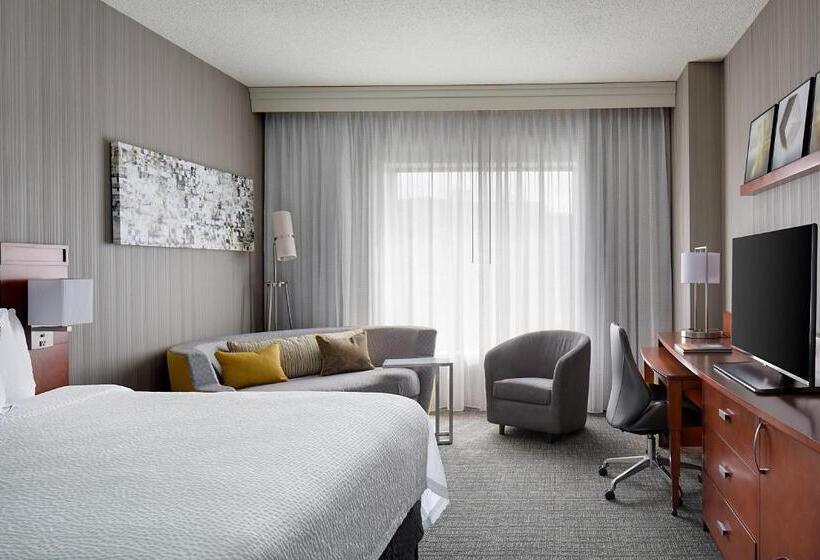 اتاق استاندارد با تخت بزرگ برای معلولان, Courtyard Grand Rapids Downtown