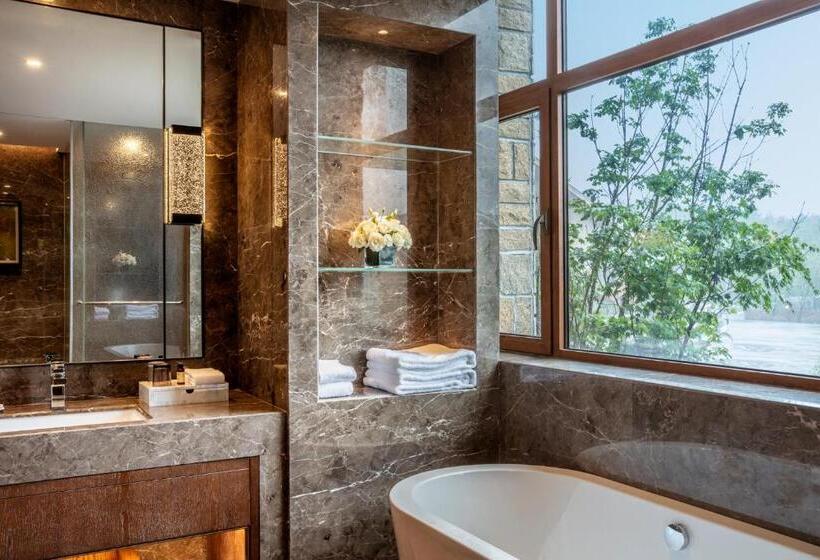 Номер Deluxe Кровать Кинг, Pullman Changbaishan Resort