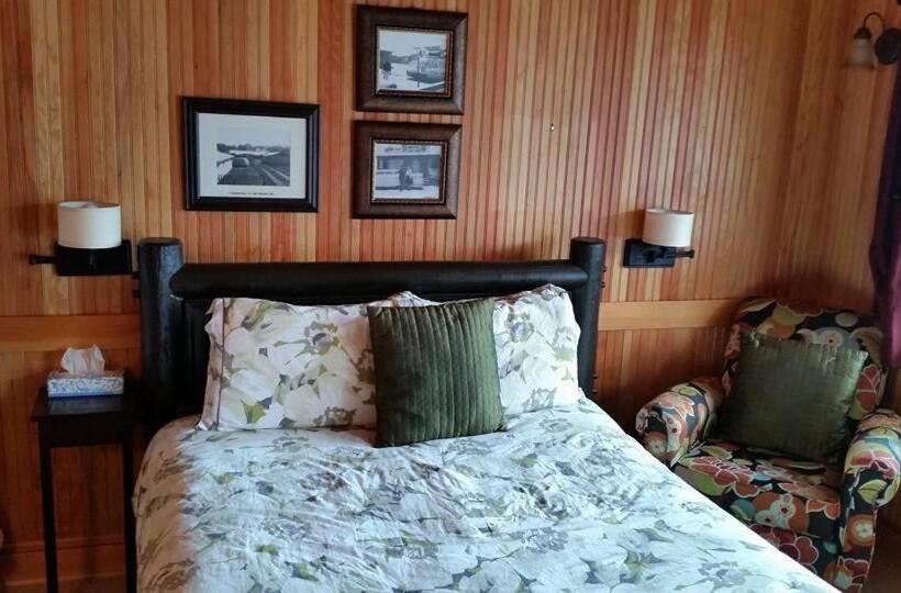 Номер Стандарт, Whistling Winds Motel