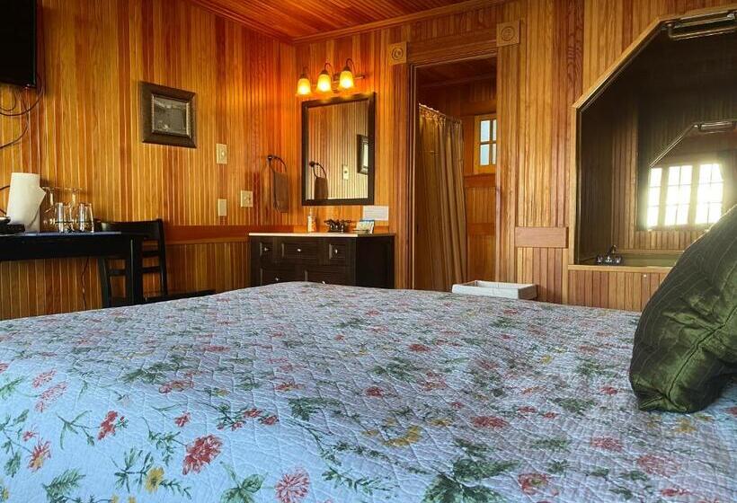 Номер Стандарт с Гидромассажем, Whistling Winds Motel
