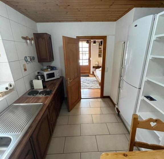 استودیوی استاندارد, Les Chambres Et Roulottes Des Noisetiers