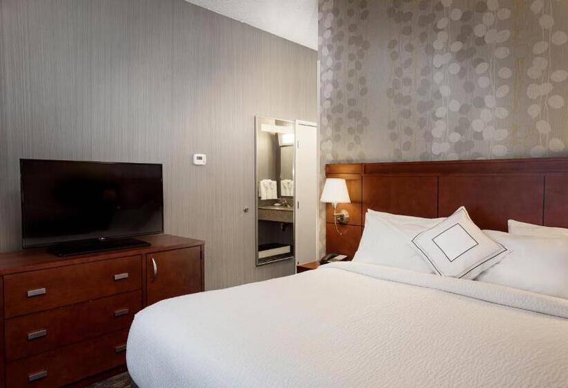 스위트 킹사이즈 침대, Courtyard By Marriott Stockton