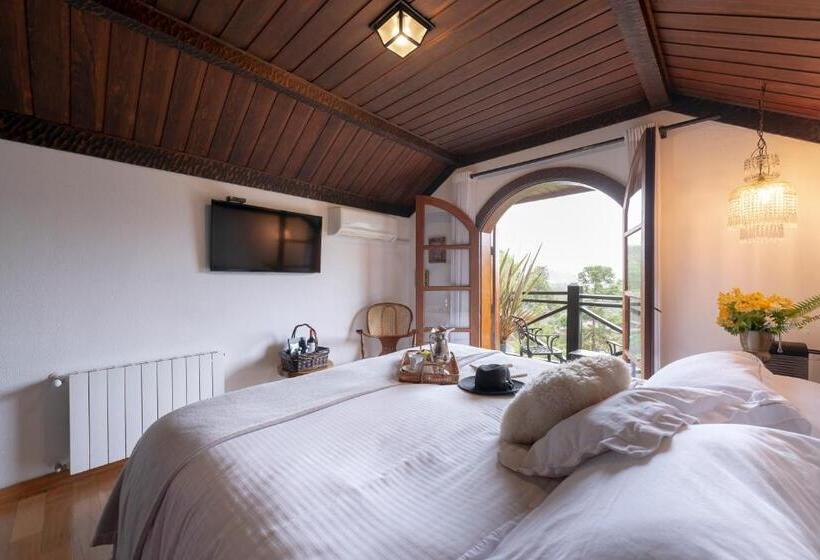 Deluxe Suite King Bed, Alma