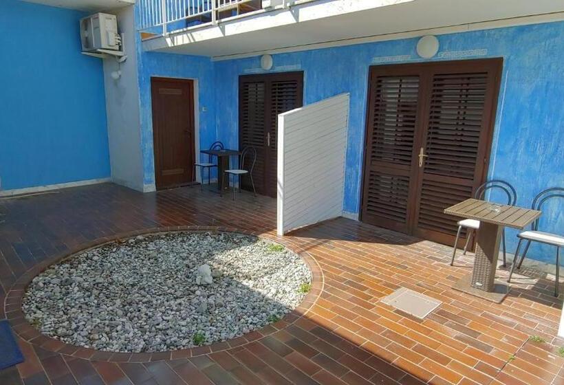 اتاق استاندارد با چشم‌انداز باغ, Villa Senegačnik