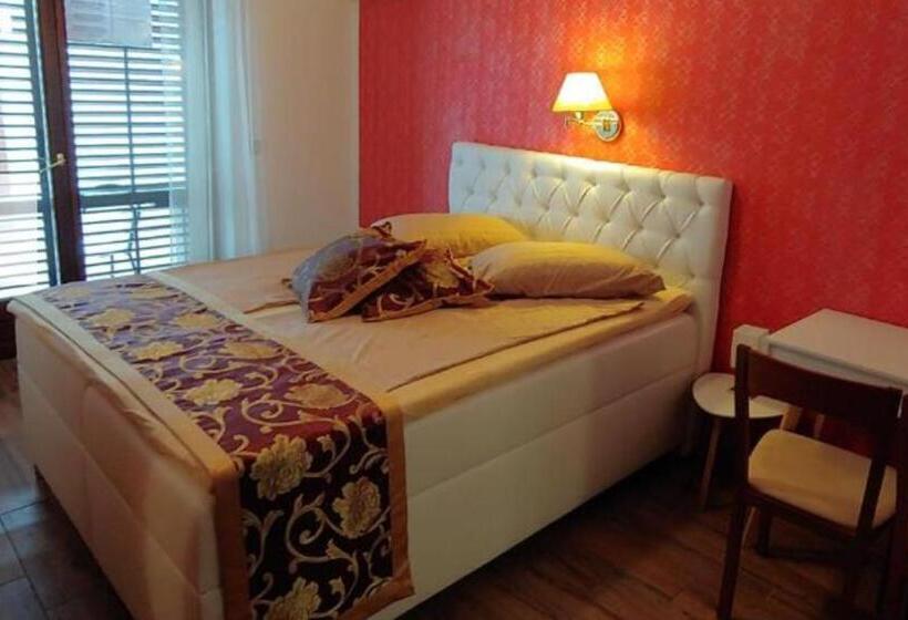 اتاق استاندارد با چشم‌انداز باغ, Villa Senegačnik