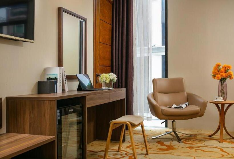 سوئیت با بالکن, Nesta Hotel Saigon