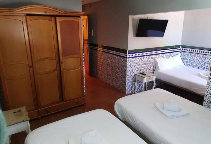 اتاق راحتی سه تخته, Hostal Avenida Andalucia   Solo Adultos