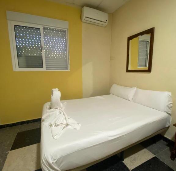 اتاق استاندارد با سرویس بهداشتی مشترک, Hostal Avenida Andalucia   Solo Adultos