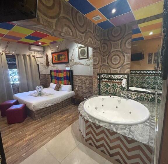 سوییت جونیور, Hostal Avenida Andalucia   Solo Adultos