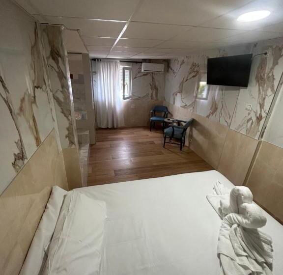 اتاق استاندارد با وان آب گرم, Hostal Avenida Andalucia   Solo Adultos