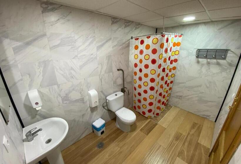 اتاق استاندارد با وان آب گرم, Hostal Avenida Andalucia   Solo Adultos