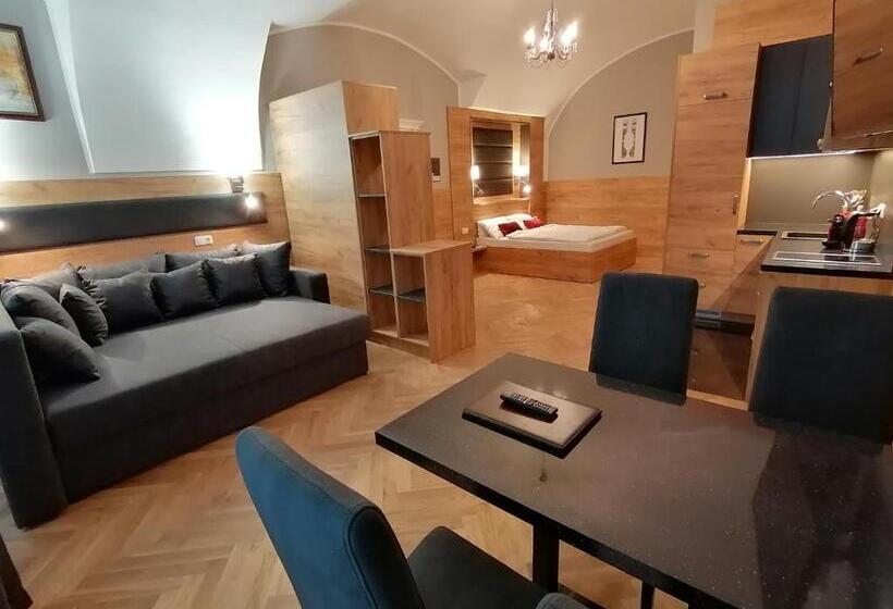 スタンダードスタジオ, Golden Star  Premium Apartments