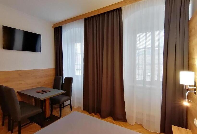 استودیوی استاندارد با چشم‌انداز شهر, Golden Star  Premium Apartments