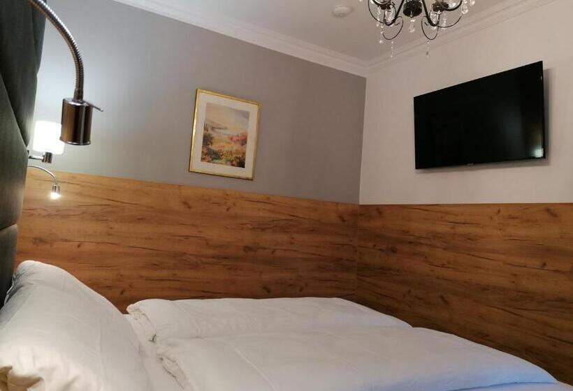 استودیو استاندارد با بالکن, Golden Star  Premium Apartments