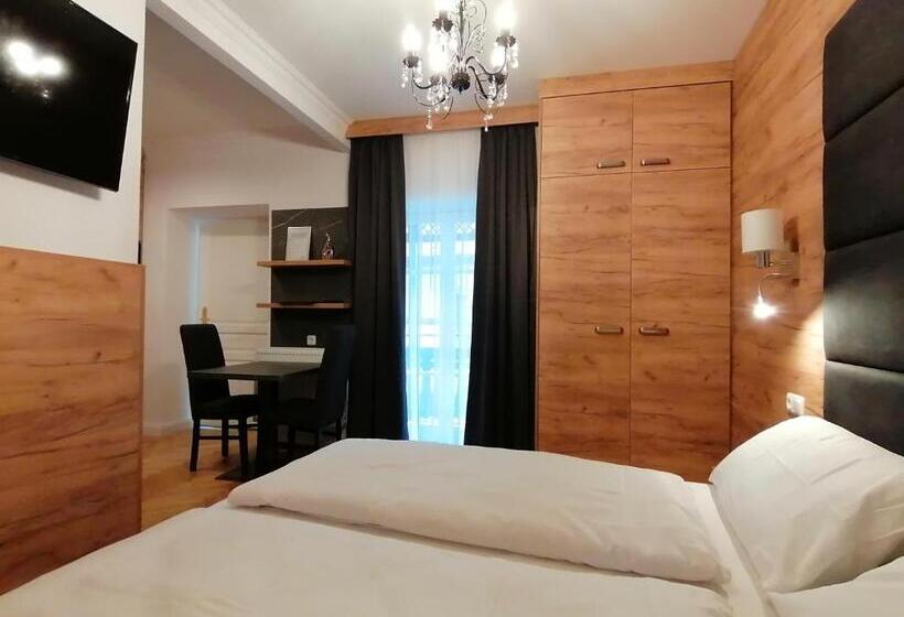 استودیو استاندارد با بالکن, Golden Star  Premium Apartments