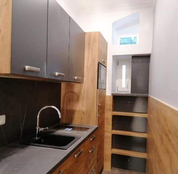استودیوی استاندارد اینتریور, Golden Star  Premium Apartments