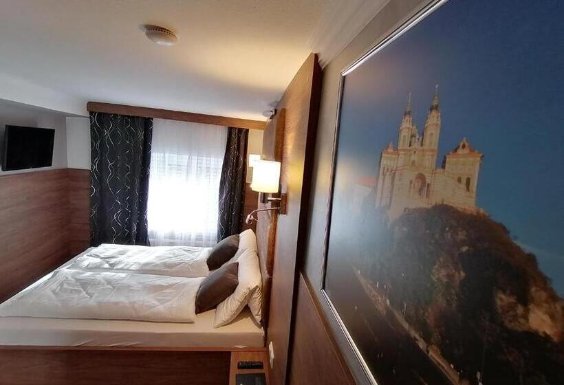 1 Bedroom Apartment City View, Golden Star  Premium Apartments