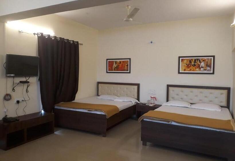 Suite, Maharaja Family Guest House