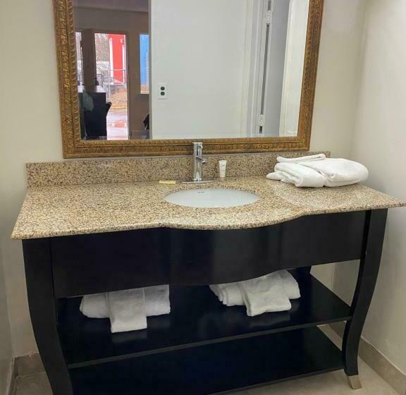 Номер Стандарт 2 Двуспальные Кровати, Red Carpet Inn & Suites   Danville