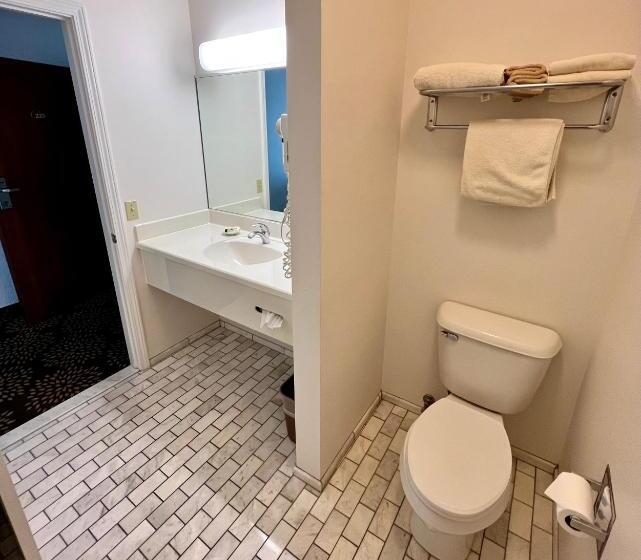 Номер Deluxe Кровать Кинг, Court Plaza Inn & Suites Of Mackinaw