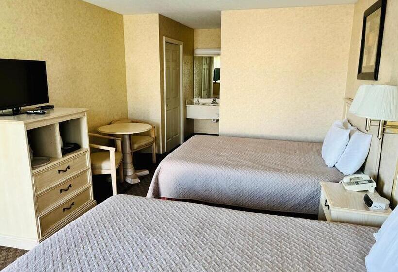 Номер Стандарт, Court Plaza Inn & Suites Of Mackinaw