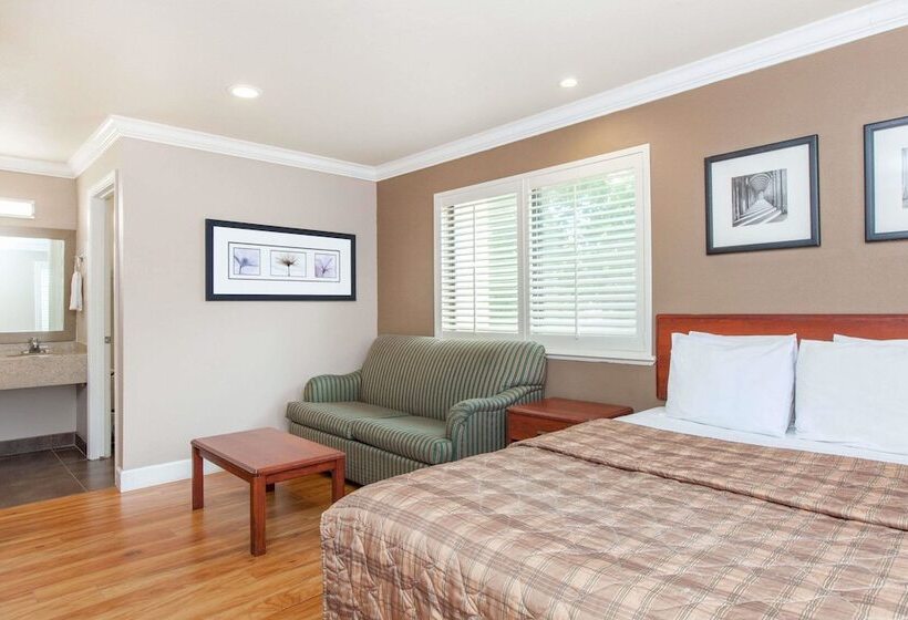 Номер бизнес-класса, Days Inn By Wyndham San Francisco S/oyster Point Airport