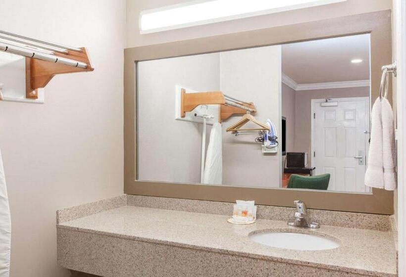 Номер бизнес-класса, Days Inn By Wyndham San Francisco S/oyster Point Airport