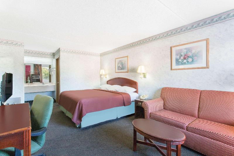 Люкс Кровать Кинг, Days Inn & Suites By Wyndham Bentonville