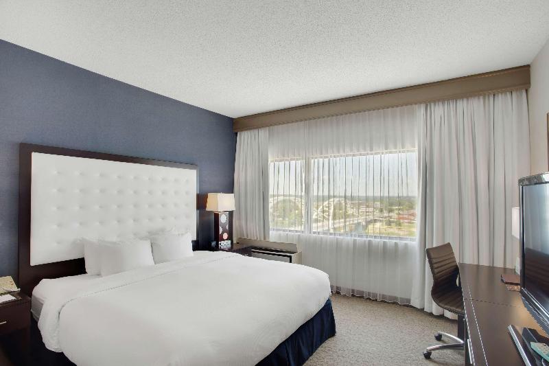 带大床的标准间, Doubletree By Hilton Little Rock