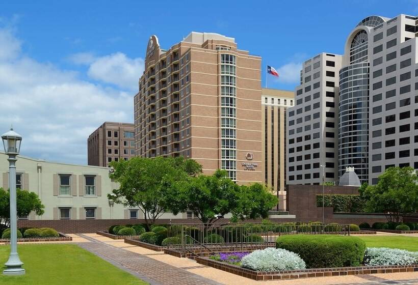 Люкс 2 Спальни, Doubletree Suites By Hilton Austin Downtown Capitol