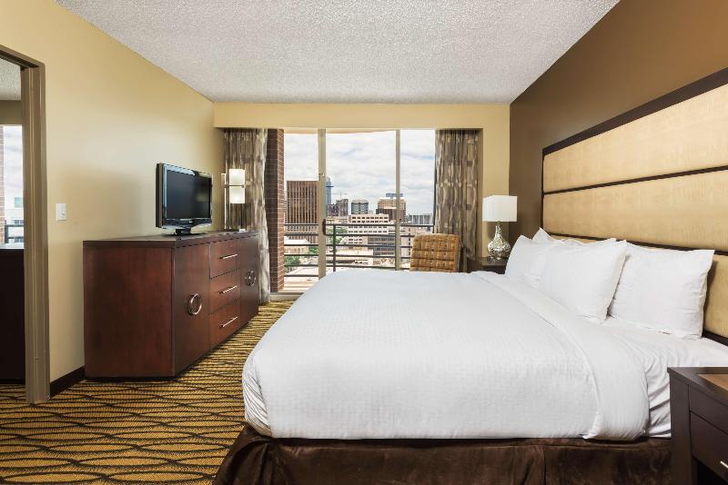 Люкс Кровать Кинг, Doubletree Suites By Hilton Austin Downtown Capitol