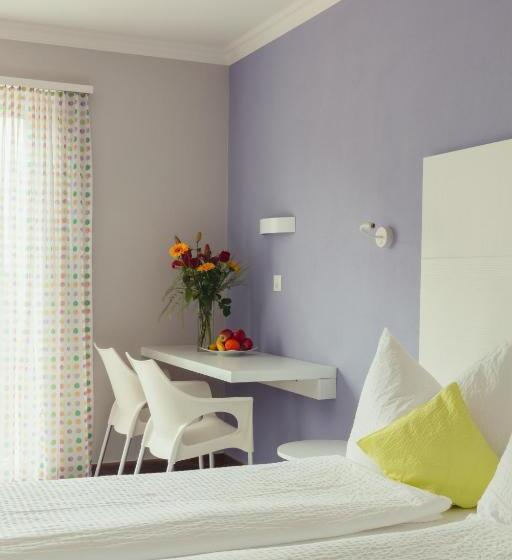 Comfort room with lake view, B&b Toblerina