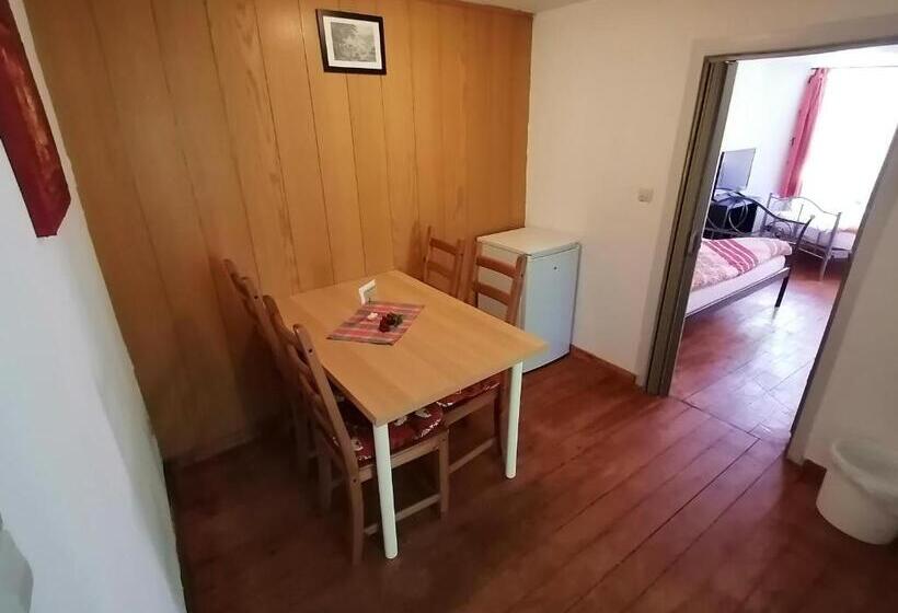 Семейный Номер, Gästehaus Pension Romantika
