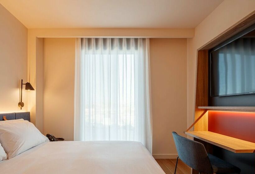 Номер Стандарт, Hampton By Hilton Alcobendas Madrid