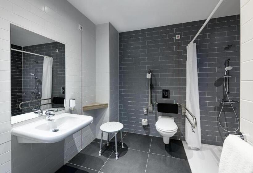 Номер Стандарт Адаптированный для Инвалидов, Holiday Inn Express Göttingen, An Ihg