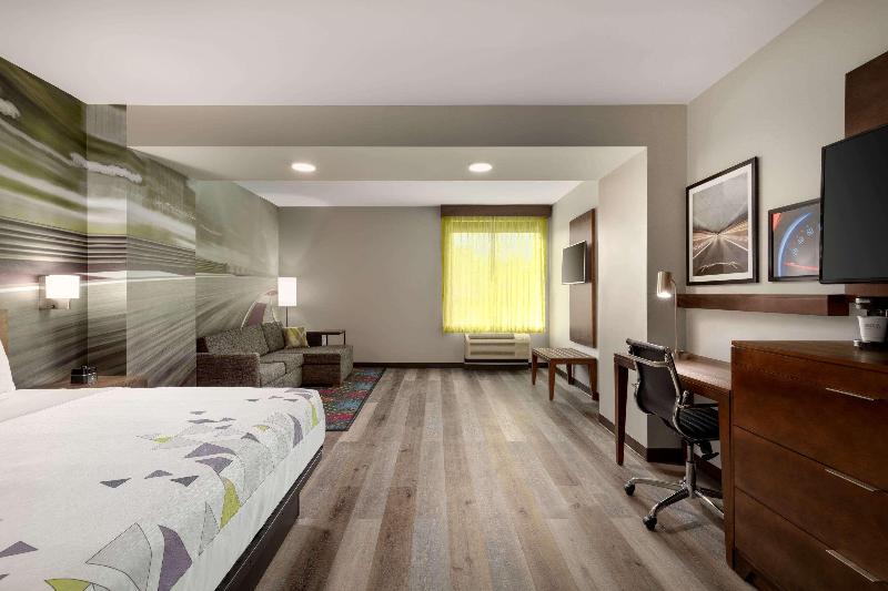 Номер бизнес-класса, La Quinta Inn & Suites By Wyndham Braselton