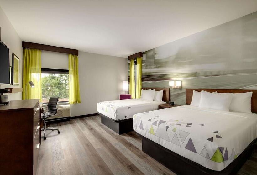 Номер бизнес-класса, La Quinta Inn & Suites By Wyndham Braselton