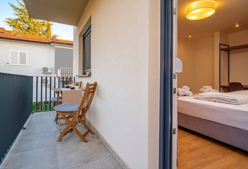 اتاق لوکس با چشم‌انداز باغ, Seven Seas Residence