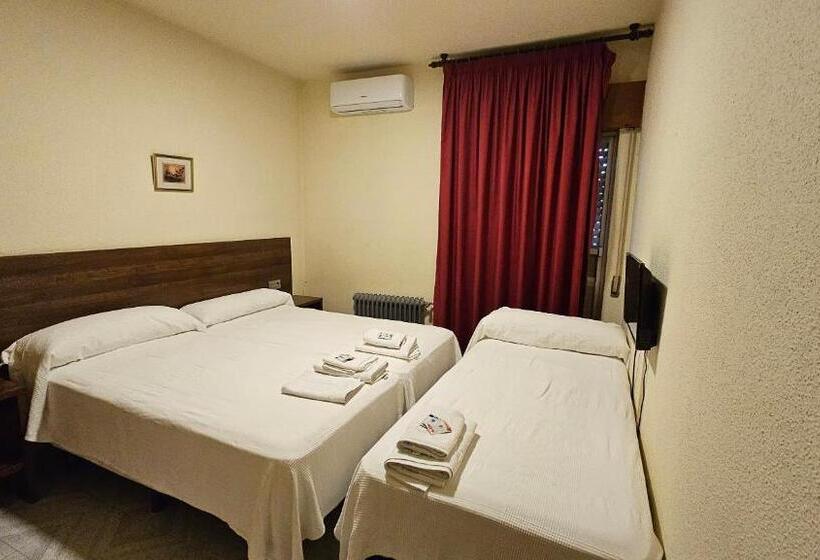 Номер Стандарт Трехместный, Hostal Restaurante El Cruce