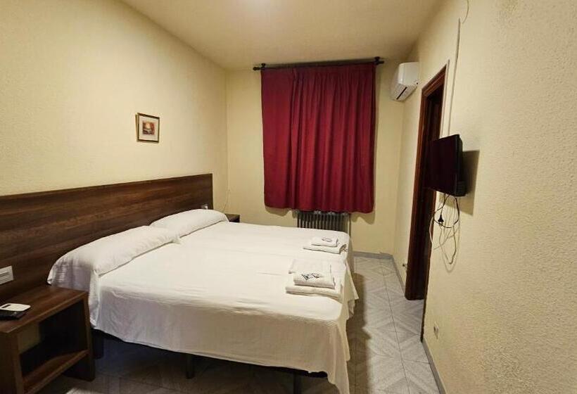 سوییت, Hostal Restaurante El Cruce