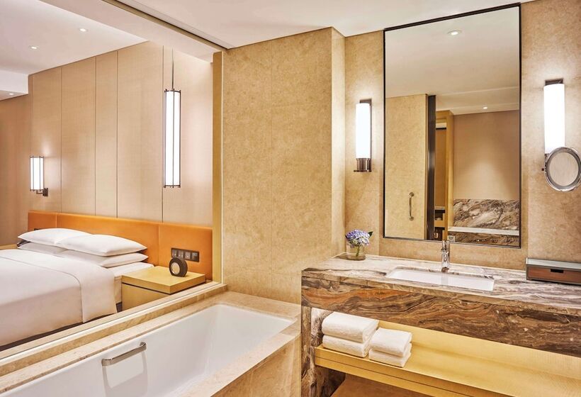 اتاق استاندارد با چشم‌انداز دریا, Hyatt Regency Shenzhen Yantian