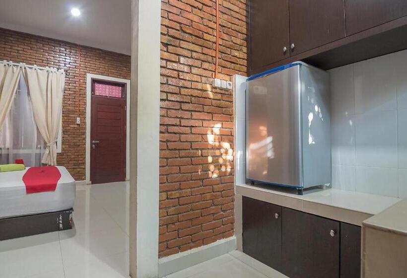 Полулюкс, Reddoorz Plus Near Cambridge City Square 2
