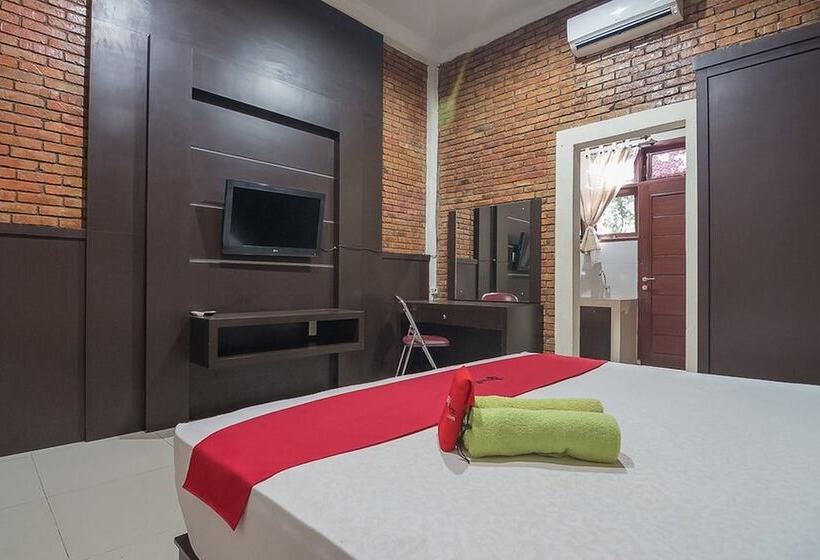 Номер Deluxe, Reddoorz Plus Near Cambridge City Square 2